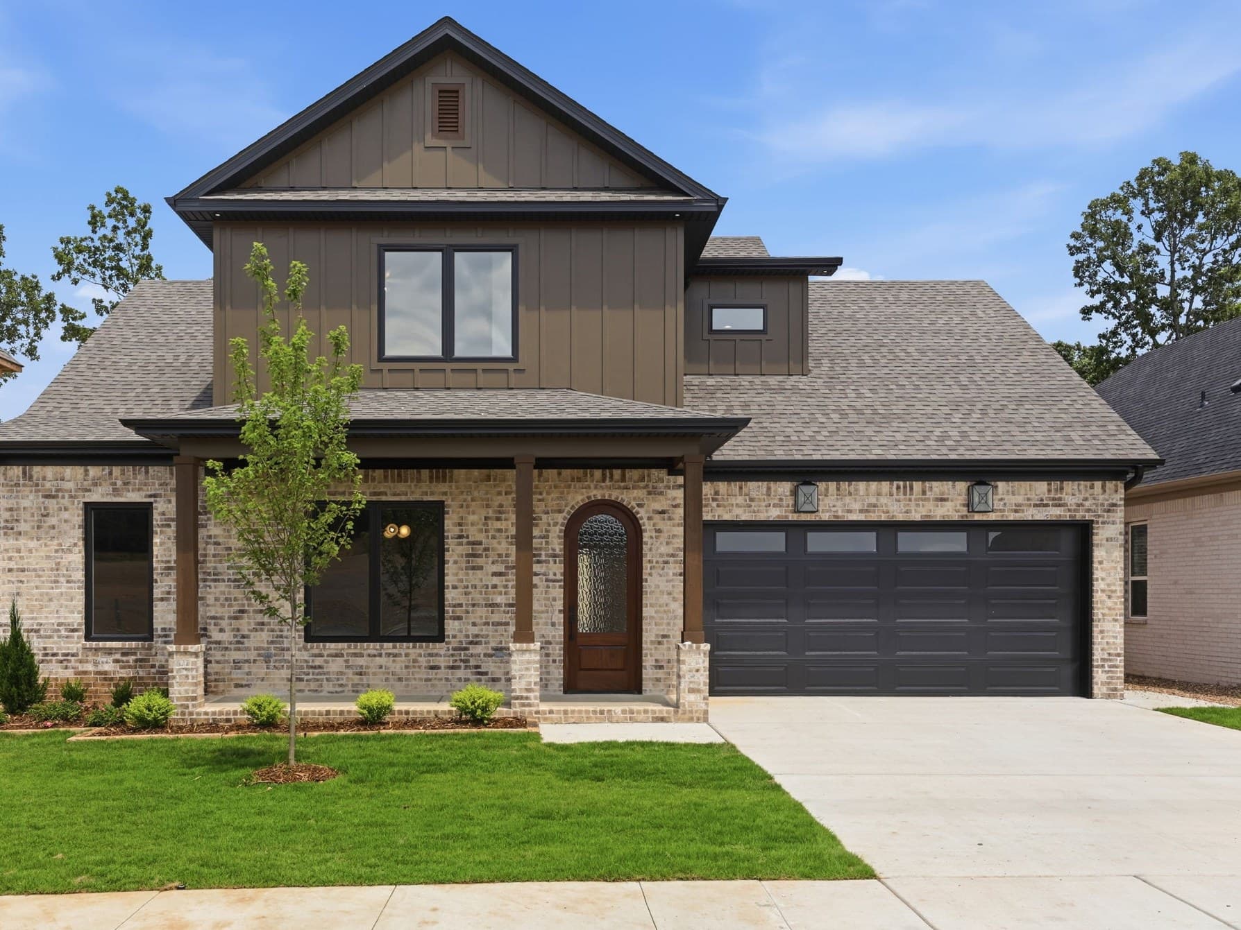 Front exterior of a Little Rock home photographed by Avery & Bryant
