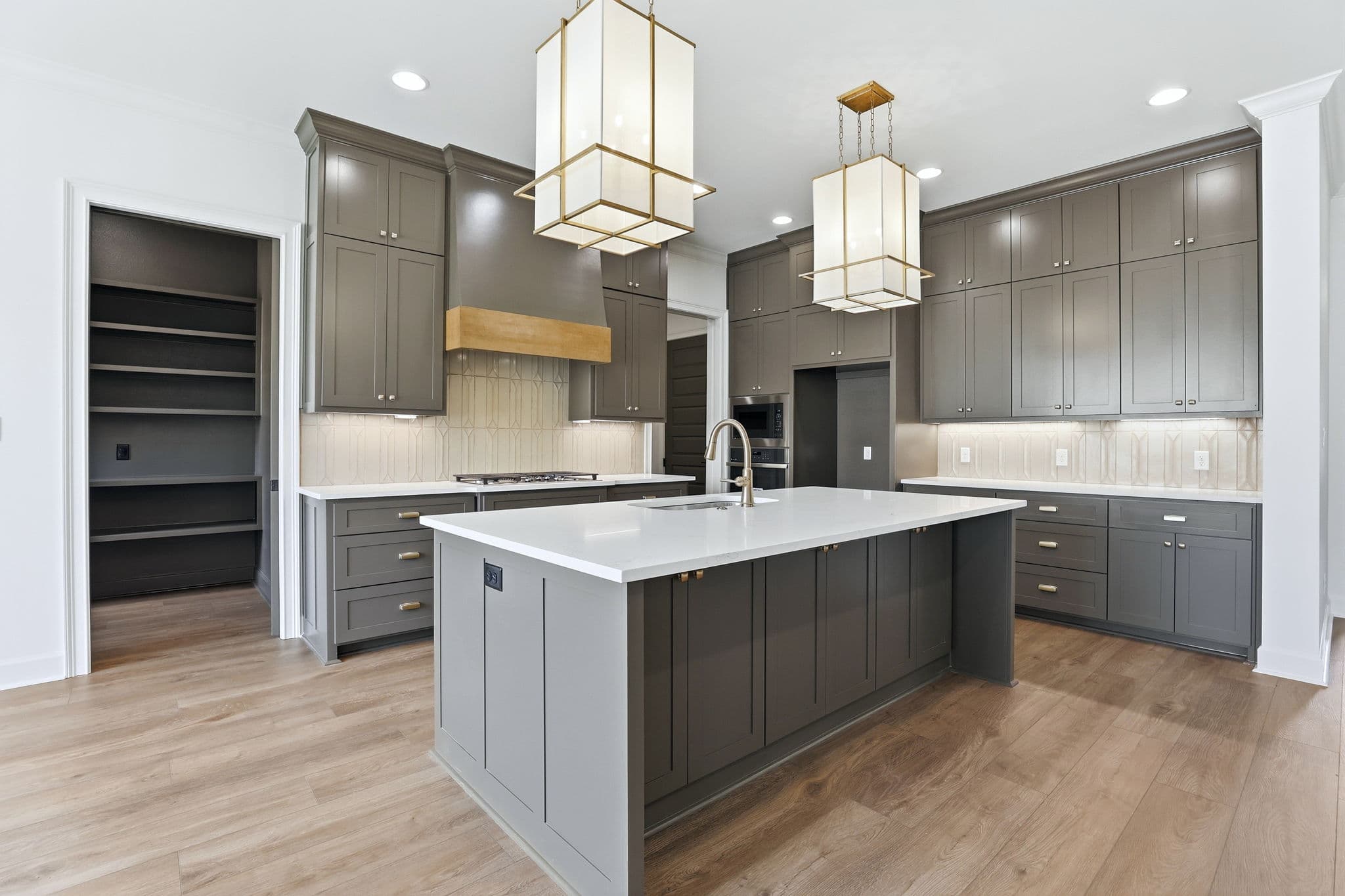 Second angle of the same kitchen